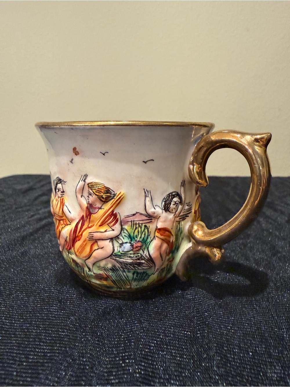 Vintage Capodimonte Italy Relief Cherub Cup Gold Gilt Interior Crown N Mark